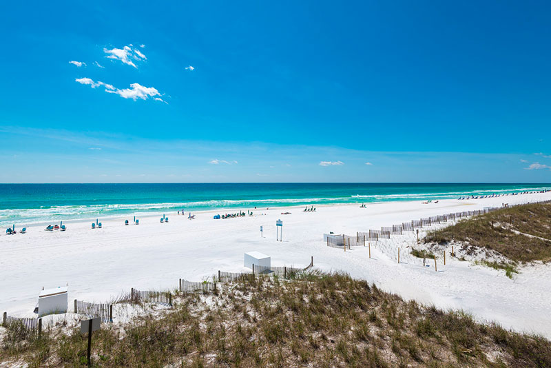 Edgewater Resort beach horizon